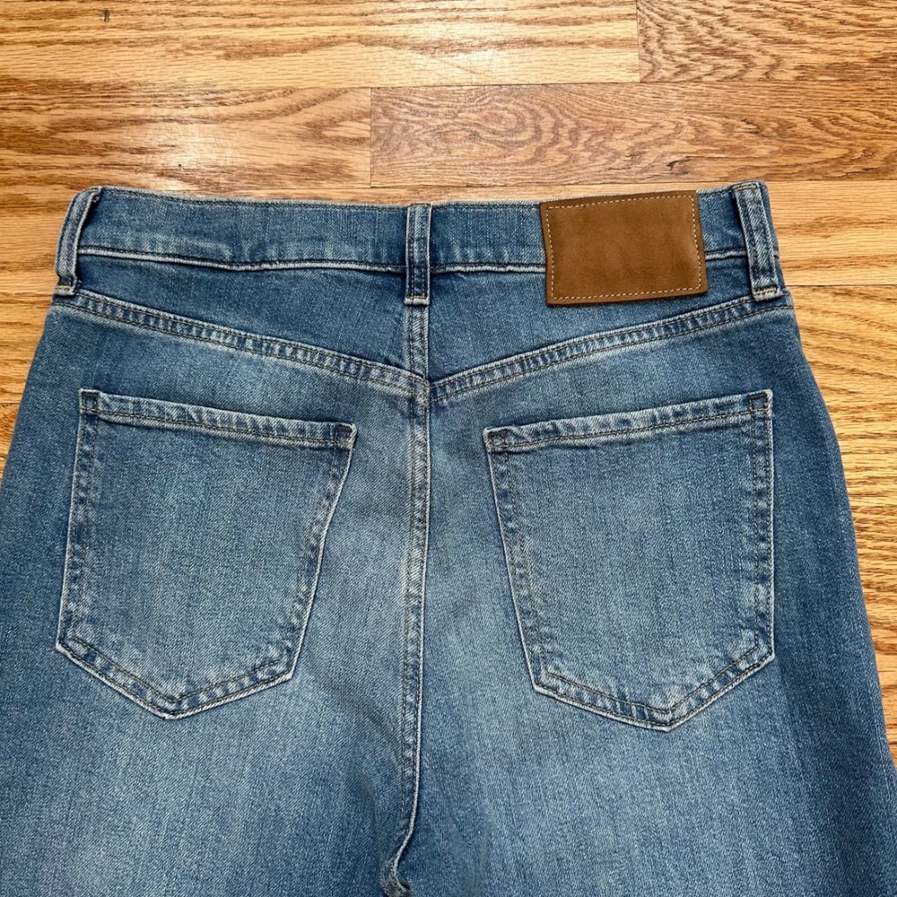 Banana Republic Icon Classic High Wide
Leg Jeans Medium Wash Size 26 - Picture 10 of 13